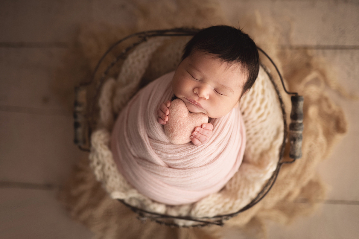 best Brantford newborn photographer, newborn photography near me, newborn portrait studio Brantford